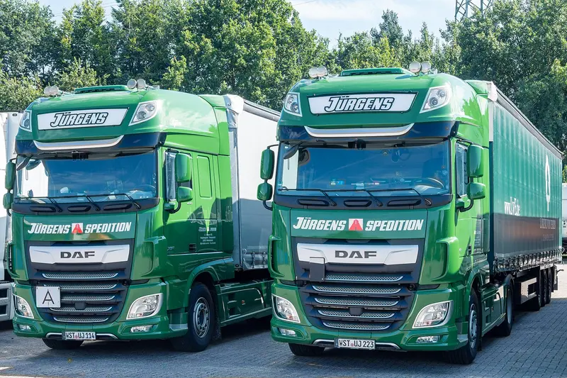 DAF XF 480, vilcējs, skats no priekšas sāniem