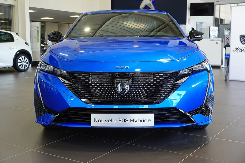Peugeot 308 III, kompaktais auto, skats no priekšas